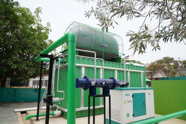 Bert Mobil container with gas storage tank and generator